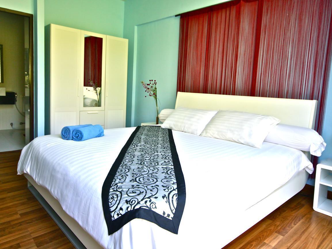 Villareal Heights Phuket Bagian luar foto