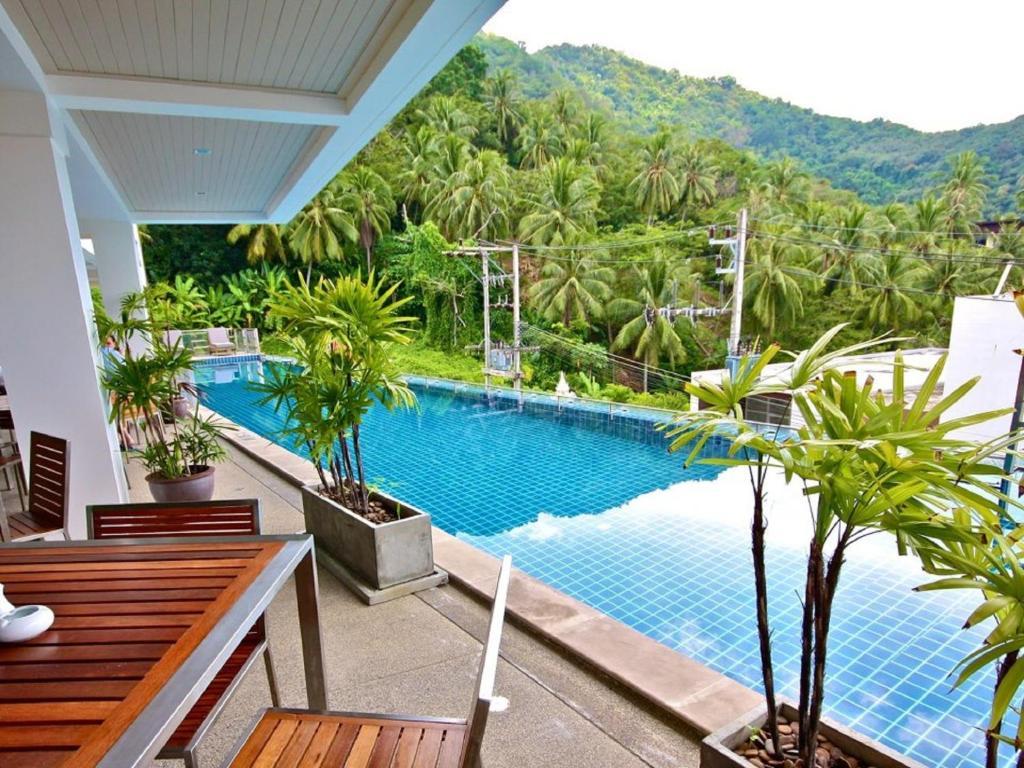 Villareal Heights Phuket Bagian luar foto
