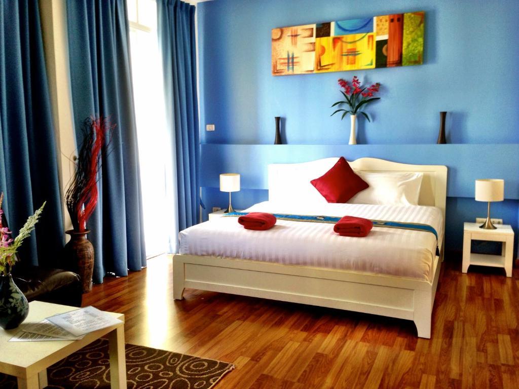 Villareal Heights Phuket Bagian luar foto